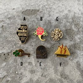 Vintage USA retro gold tone pin brooch