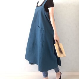 ナチュラルなシワ感とざっくり質感をお楽しみください。ハンドワッシャー加工のラップエプロン【ピーコックブルー】