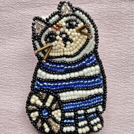 シマシマ猫のブローチ