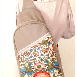 ウィリアムモリスのボディバッグ