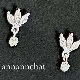 【 sv925 スターリングシルバー　キュービックジルコニア　三つ葉　ゆらゆら揺れる　小さいピアス】一点のみ