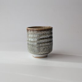 流れがきれいな海鼠釉の湯呑　【手仕事　民藝　和　陶器】