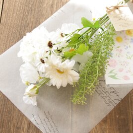 ホワイト×グリーン春のナチュラル花束（5本）