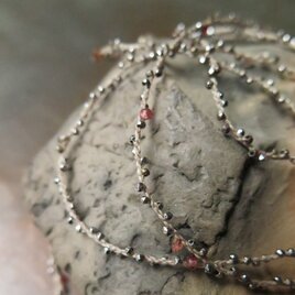 アンティーク　糸　メタルビーズ　＋　ファンシーサファイア　ネックレス　百世 momotose（西）