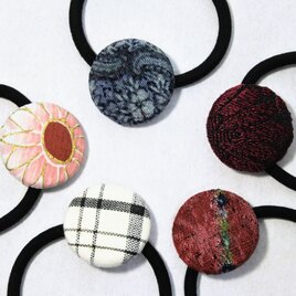 着物地で作ったくるみボタン髪留め　ヘアゴム