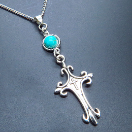 アンティークシルバー ゴシック調のロザリオ（十字架）とターコイズのネックレス ステンレス可