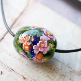 新春SALE椿と金魚のとんぼ玉（ガラス玉）金箔入り