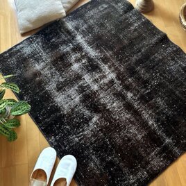 109.5×124 正方形　こげ茶ブラック　擦れシャビー　トルコヴィンテージラグ