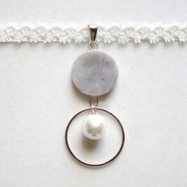 【受注製作】レジンアート　ラウンドモチーフとタティングレースとサテンリボンのチョーカー〈雲に抱かれて〉