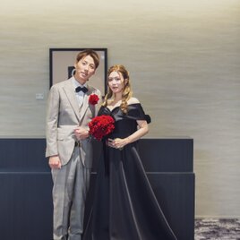 実例写真！パーティードレス ブラック オフショルダー くるみボタン ハンドドレープ 披露宴 前撮り