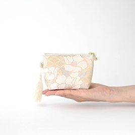 【花丸模様　ベージュ・シルバー　シルク帯リメイク　ミニポーチ】カードケース、ポーチ小さめ、誕生日ギフトにも。