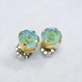 スワロフスキー・チャトンのピアス（6mm・ クリスタル シルキーセージ ディライト・チタンポスト）