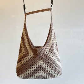 ベージュ系　グラニースクエア編み　ショルダーバッグ