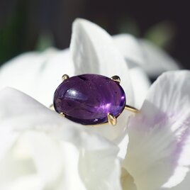 大粒アメジストの14mmのカボション爪留めリング　～濃色（こきいろ）