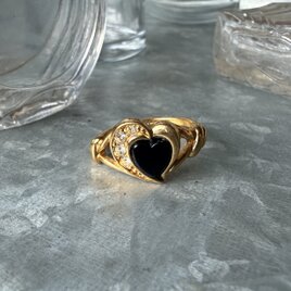 RA150-【 AVON 】エイボン・ヴィンテージリング  Gold Tone Black Onyx Heart Ring