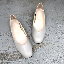 ベージュ　幅広　ローヒールパンプス　フラットシューズ　ふわふわクッション