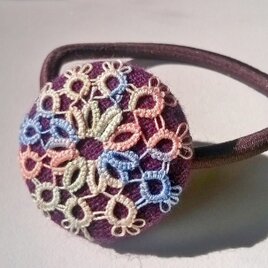 くるみボタンのヘアゴム　〜タティングレース〜 （パープル地）