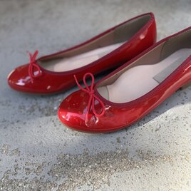 Lのみ　レッドエナメルパンプス / フラットソール / カジュアル使用
