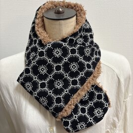 ハンドメイド◆差し込み式マフラー黒カメリア刺繍ファ