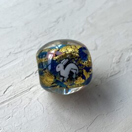 とんぼ玉「古のうさぎ」