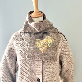 メリノウールのハートマフラー（ミディアムブラウン）