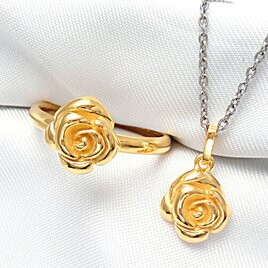 ゴールドローズ｛薔薇｝のリング＆ペンダントセット：シルバー製【主張しすぎない程よいサイズ。】