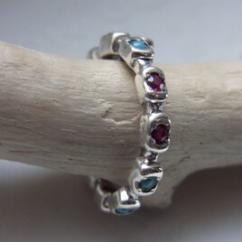 ルビーとトルコ石のピンキー