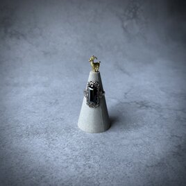 281 ヴィンテージ 黒の余白 – 静寂をまとうシルバーリング