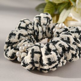 【【送料無料】きちんと感のあるツイード×パールのボリュームシュシュ　ブラック×ホワイト・黒白