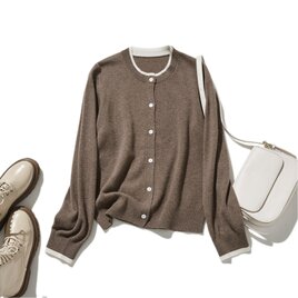 季節を問わず活躍する一枚　配色ウールとカシミヤカーディガン　茶色　260113-1