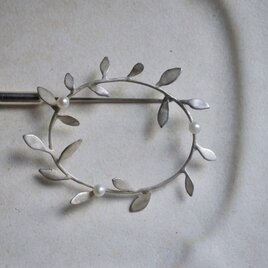 朝露のブローチ