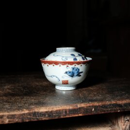 花とリーフと蝶々◆伊万里　染錦金彩蓋付碗　antiques/骨董　古民家　古道具　江戸末〜明治期