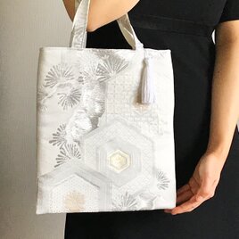 【期間限定特別価格！】シルバー松文様　A4サイズ　和装バッグ　帯リメイク　サブバッグ　フォーマルバッグ　トートバッグ