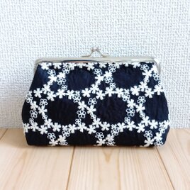 サークル花柄刺繍　がま口メイクポーチ　14cm口金　ブラック　606