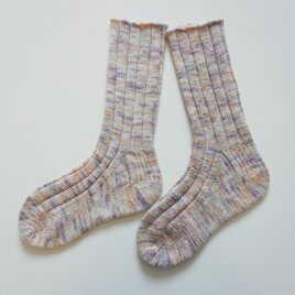 手編みの靴下 長め丈　「朝靄」