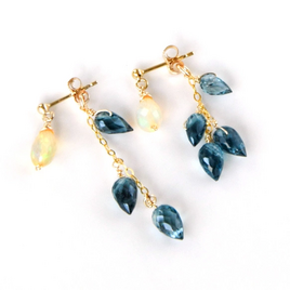 光影 ― プレシャスオパールスタッドピアスとロンドンブルートパーズ飾りキャッチ　14kgf