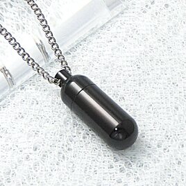 【漆黒・神秘的なブラック の海へ】　純チタン製・遺骨入れペンダント（内部に硬質ガラス容器付）一生もの　　◎日本製