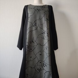 白黒·葉と枝模様織地ワンピース