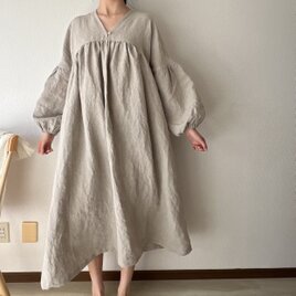 Vネックギャザーワンピース(生成り)(長袖)