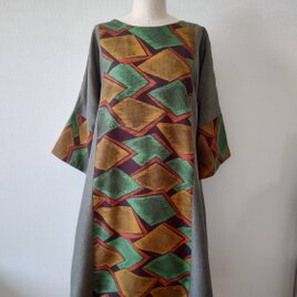 幾何学柄ラッパ袖ワンピース