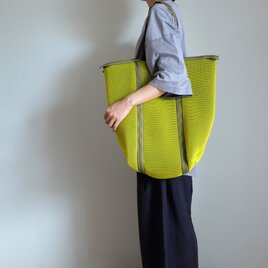 新作・軽量/ツートンカラー/ぷっくりポリメッシュ/肩掛けマチ付き/A4対応大容量【ZIPポケットZIPトート/イエロー】