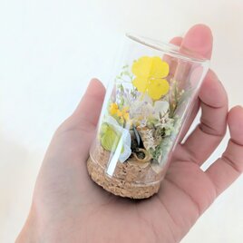 プリザーブドフラワー／黄色のハート四つ葉のクローバーと小花の野原ミニガラスボトルギフト（幸せギフト♡）数量限定