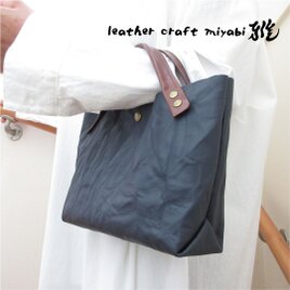 ショート丈♪《牛革》三角マチワ・一枚革のミニトート・ウォッシャブルネイビー・0656