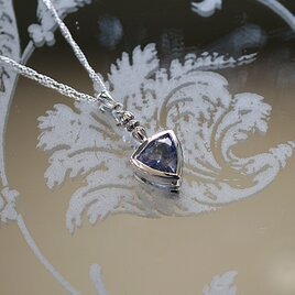 SV　宝石の小瓶　アイオライト　ペンダント＜ヘッドのみ＞