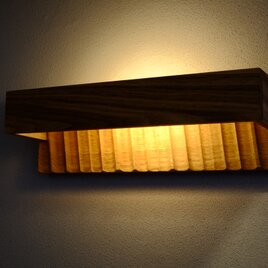 タモ無垢材のブラケットライト