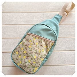 レモンガーデンのボディバッグ