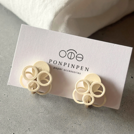 【パール代わりに】ハレの日を彩るレースの紙ピアス | 軽い1g | ホワイト 卒業式 入学式 | 幾何学　丸 | ペーパー