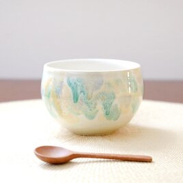 流れる色模様のお湯呑み 初春の草原