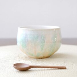 流れる色模様のお湯呑み 初春の草原