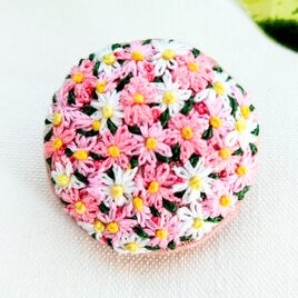 ピンクの小花 刺繍ブローチ
